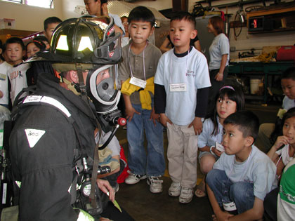 ofd-teach1 OFD firefighter shows kids his breathing apparatus