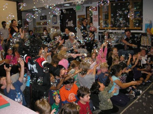The Bubble Lady visits the Montclair Library, 7/12/11