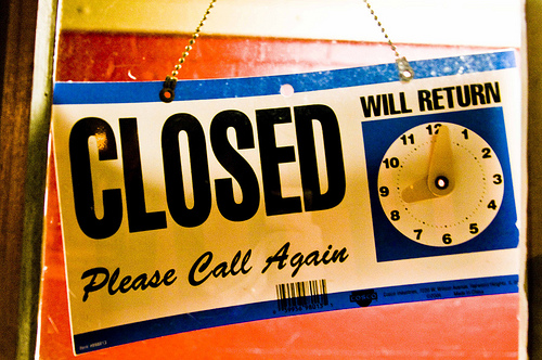 Closed sign by Ken Hawkins via Flickr