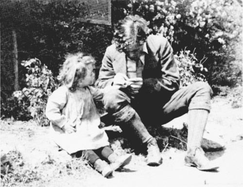 Jack London reading to his daughter Joan