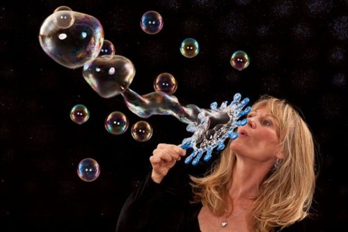 Bubble Lady Rebecca Nile in action