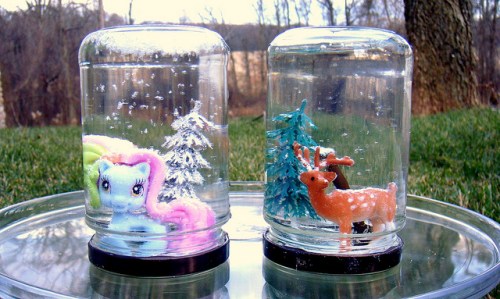 Snow globe photo by Amy Gizienski via Flickr